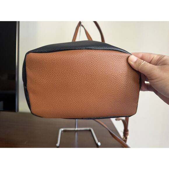 Anne Klein Shoulder Tote Crossbody White/ Navy Blue Faux Leather - Picture 5 of 6